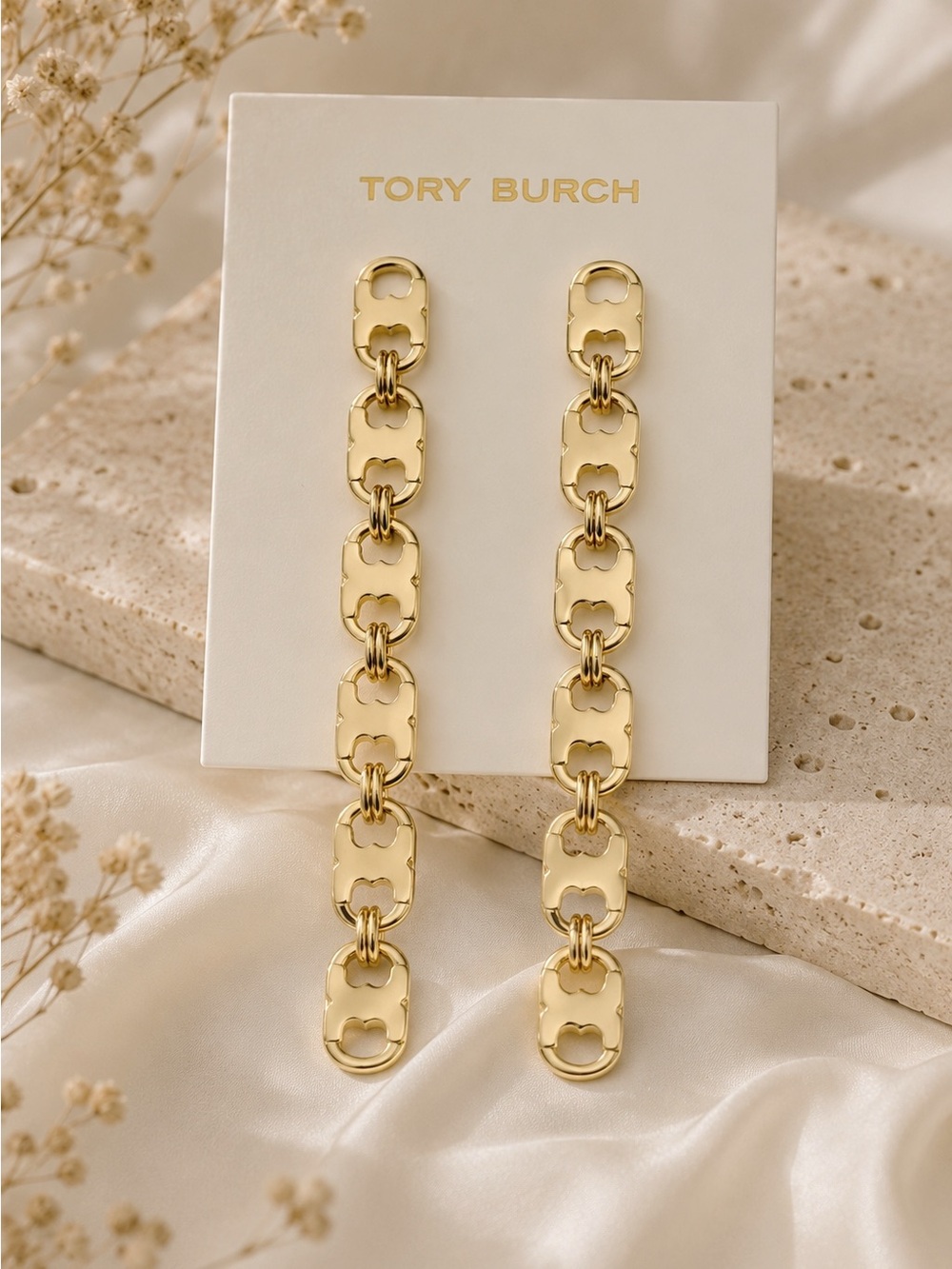 Tory Burch Logo Gemini Chain Link Linear earrings in gold. - Picture 5 of 6
